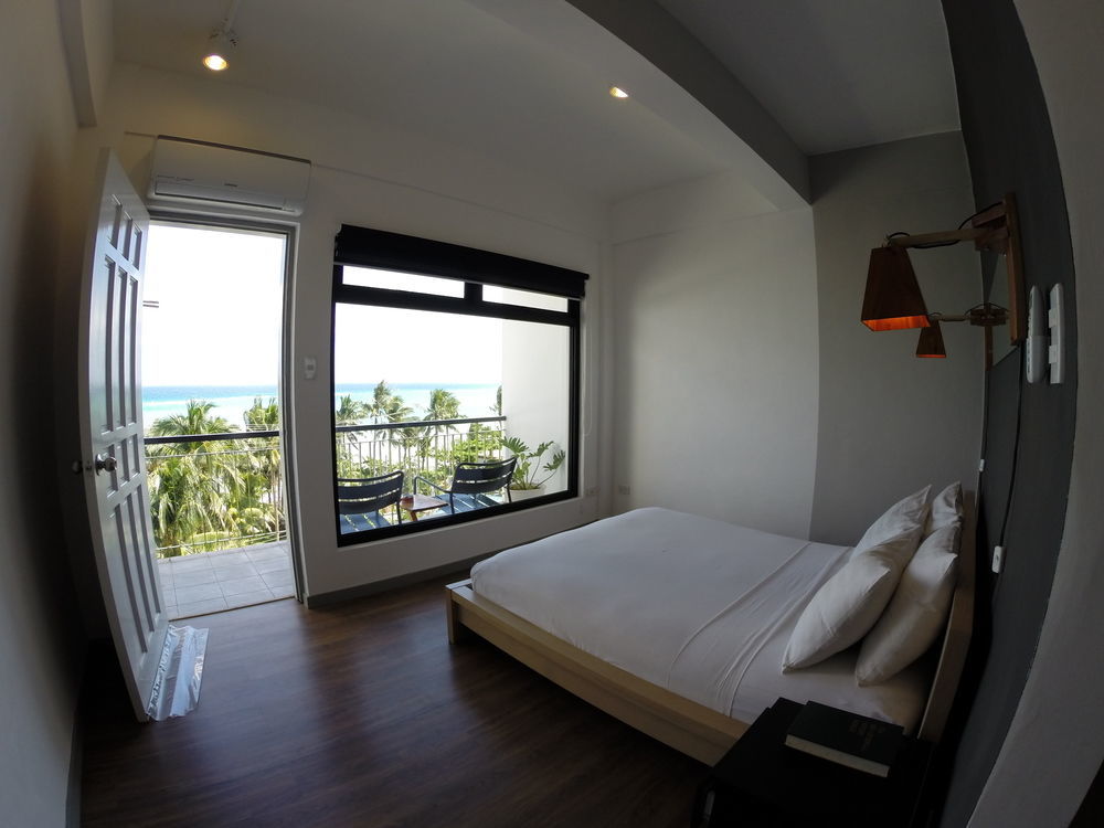 Luxeview Hotel Balabag  Экстерьер фото