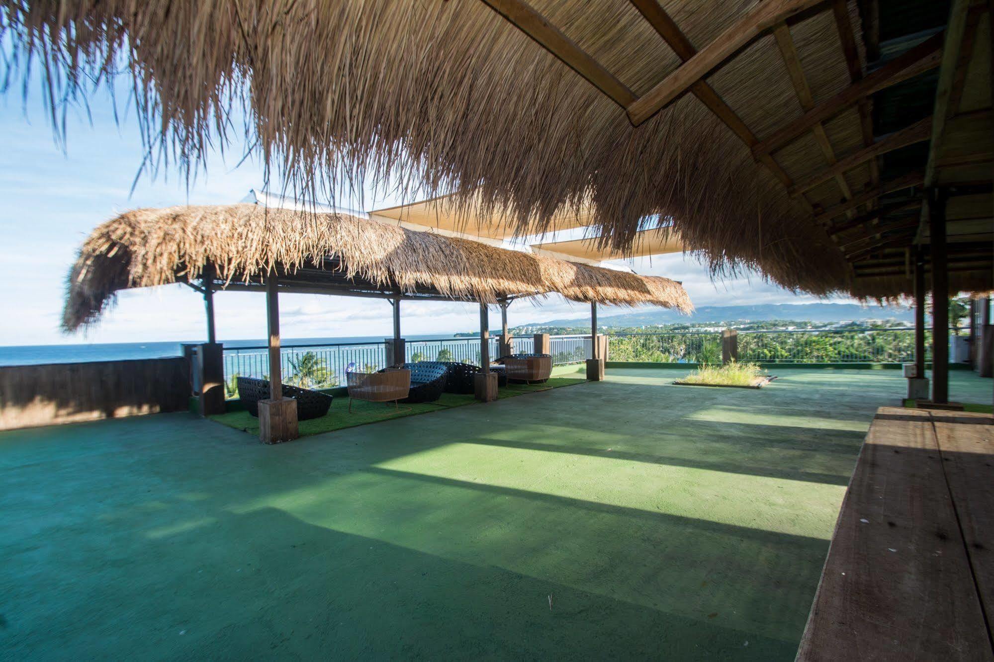Luxeview Hotel Balabag  Экстерьер фото