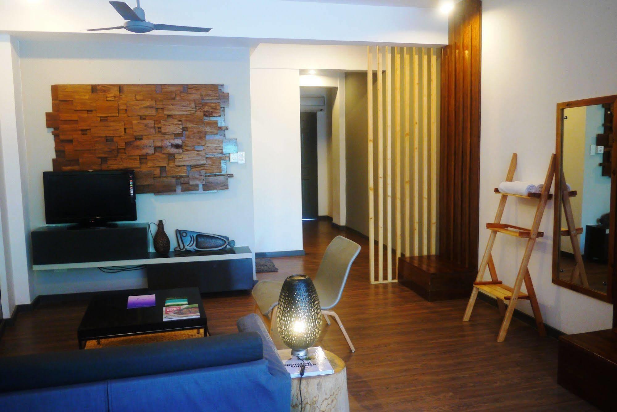 Luxeview Hotel Balabag  Экстерьер фото