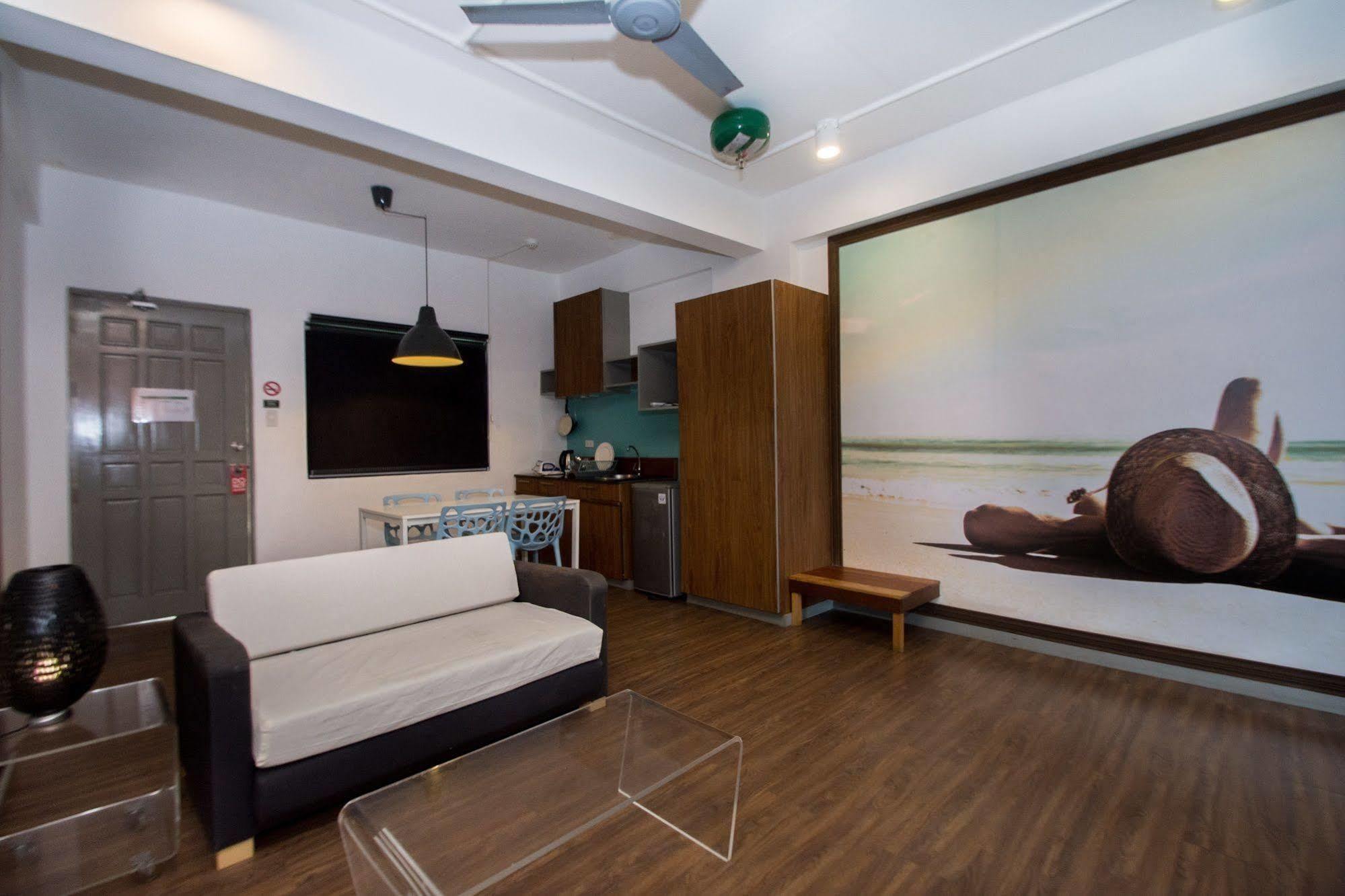Luxeview Hotel Balabag  Экстерьер фото